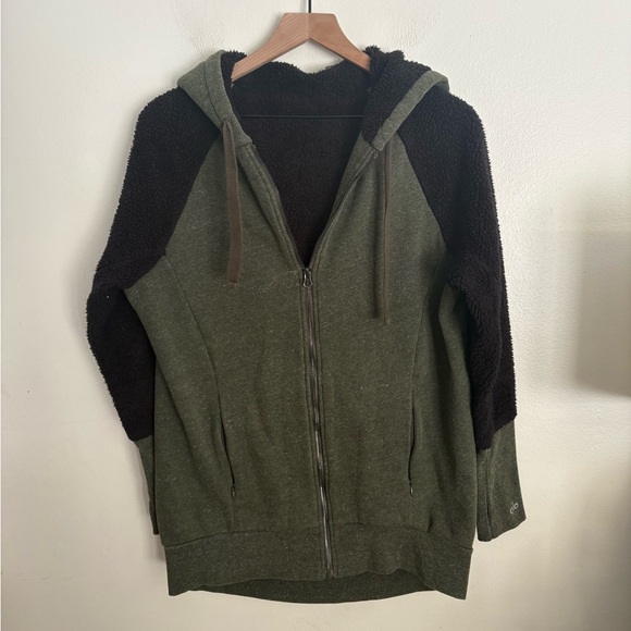 ALO Yoga Tops - ALO Yoga Enhance Sherpa Hooded Sweatshirt Black GREEN Jacket Hoodie
Thumb Holes